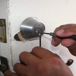 gros plan sur le serrurier, l’artisan tout terrain