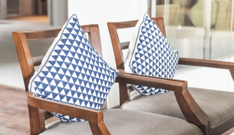 Comment nettoyer des chaises sales ?  Tendance Travaux