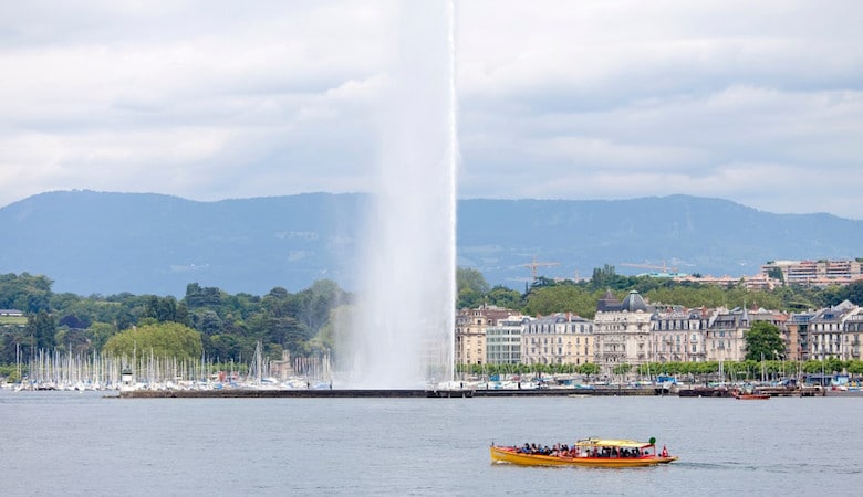 jolie vue du jet d'eau de genève en été