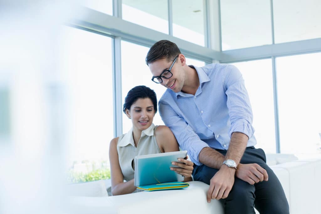 Des clients qui consultent des avis sur Technitoit