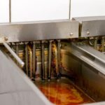 nettoyer un friteuse très encrassée